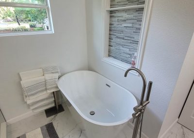 modernize a bathtub, we will do some popular options for revamping your bathtub and giving it some much-needed pizzazz